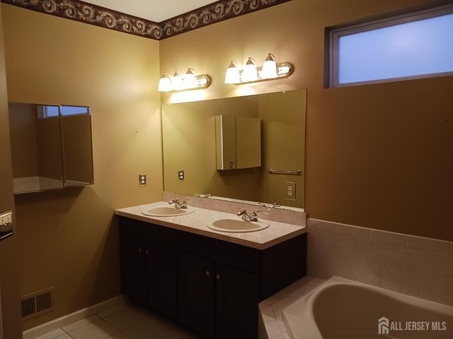 6 Holly Manor Court, Helmetta, NJ 08828