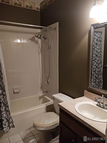6 Holly Manor Court, Helmetta, NJ 08828