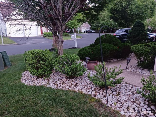 6 Holly Manor Court, Helmetta, NJ 08828