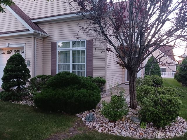 6 Holly Manor Court, Helmetta, NJ 08828
