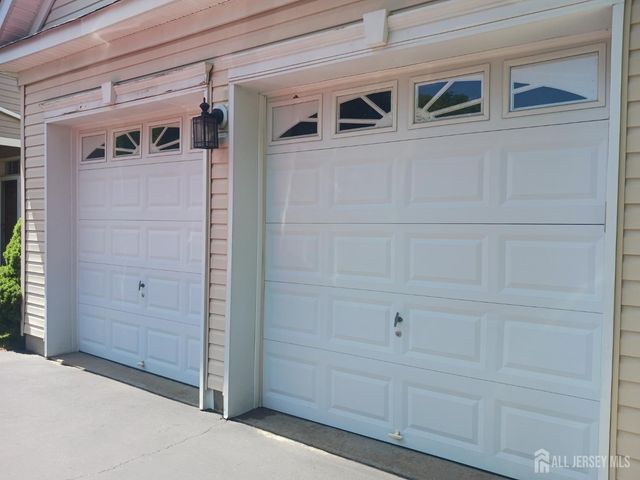 6 Holly Manor Court, Helmetta, NJ 08828