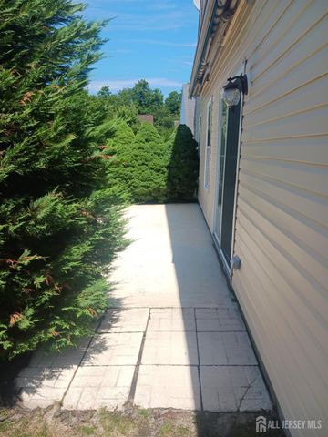 6 Holly Manor Court, Helmetta, NJ 08828