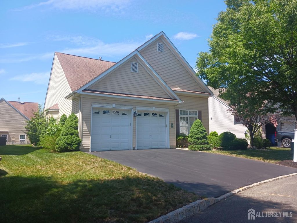 6 Holly Manor Court, Helmetta, NJ 08828
