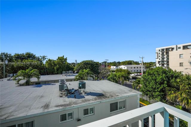 1620 NW 18th St 303, Miami, FL 33125