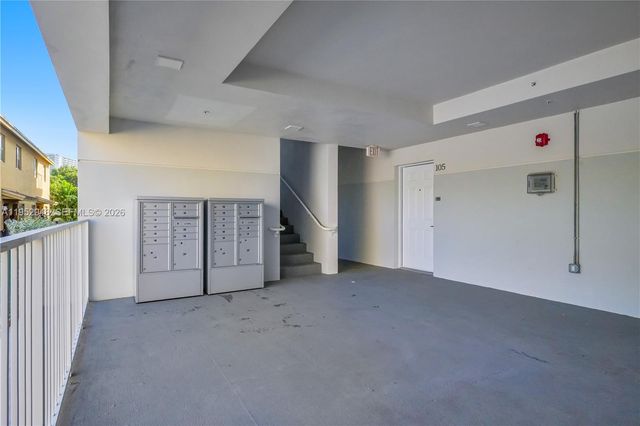 1620 NW 18th St 303, Miami, FL 33125