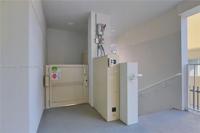 1620 NW 18th St 303, Miami, FL 33125