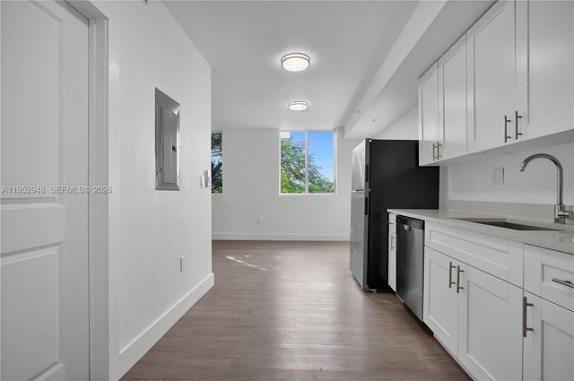 1620 NW 18th St 303, Miami, FL 33125