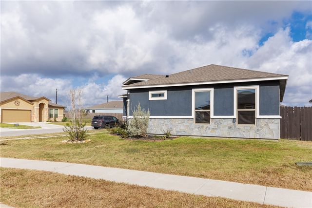2225 Crystal Bay Dr, Corpus Christi, TX 78414