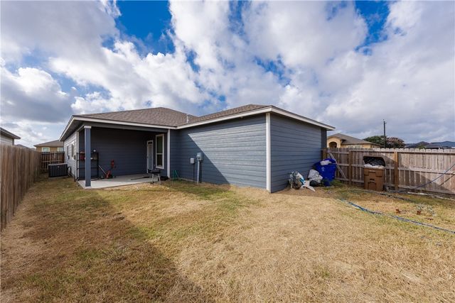 2225 Crystal Bay Dr, Corpus Christi, TX 78414