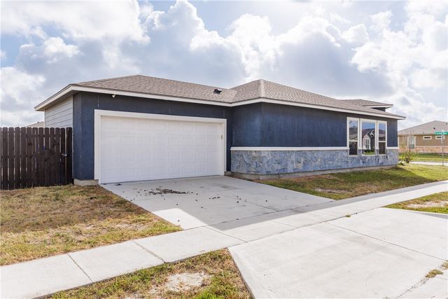 2225 Crystal Bay Dr, Corpus Christi, TX 78414