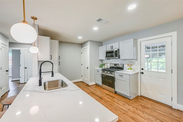 3130 Healey Drive, Dallas, TX 75228
