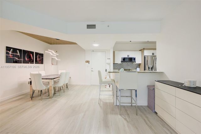 2775 NE 187th Street 215, Aventura, FL 33180