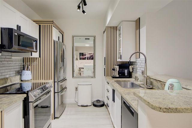 2775 NE 187th Street 215, Aventura, FL 33180