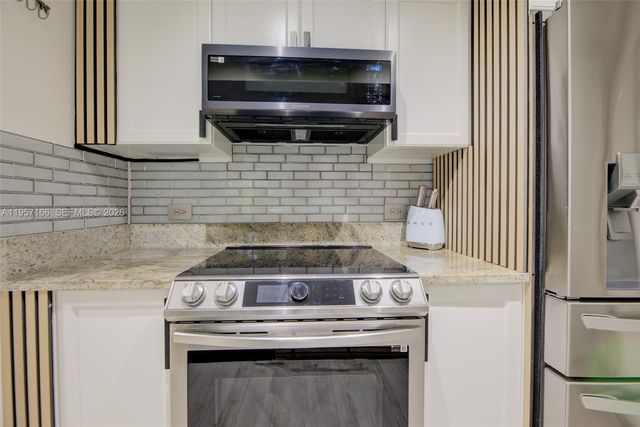2775 NE 187th Street 215, Aventura, FL 33180