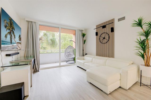 2775 NE 187th Street 215, Aventura, FL 33180