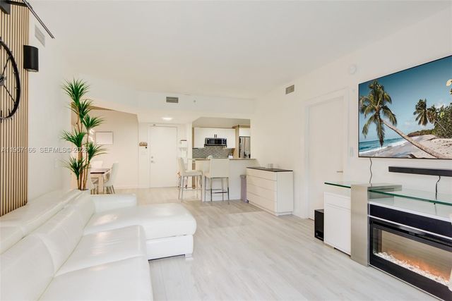2775 NE 187th Street 215, Aventura, FL 33180