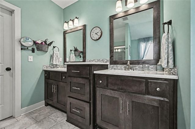 12725 N Overbrook Drive, Platte City, MO 64079