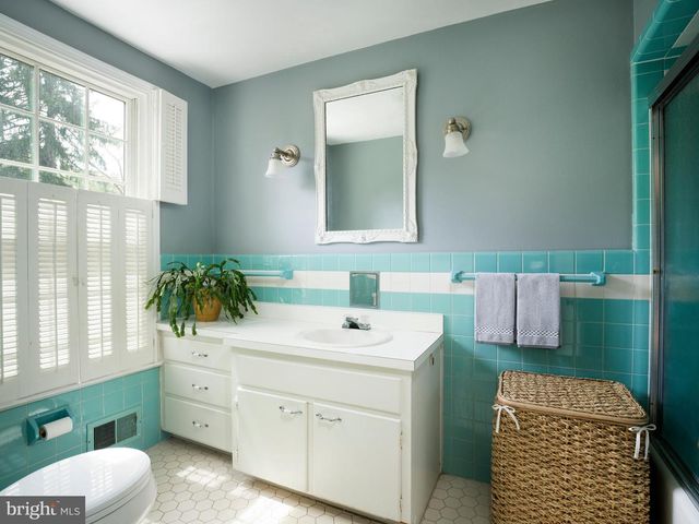 415 DOVE LAKE RD, Gladwyne, PA 19035