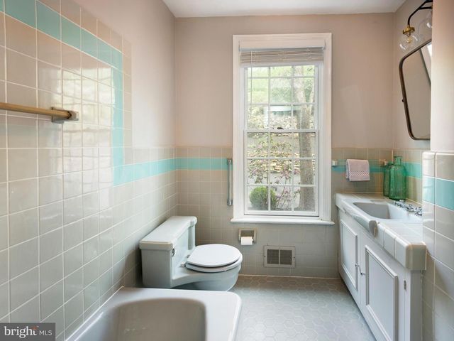 415 DOVE LAKE RD, Gladwyne, PA 19035