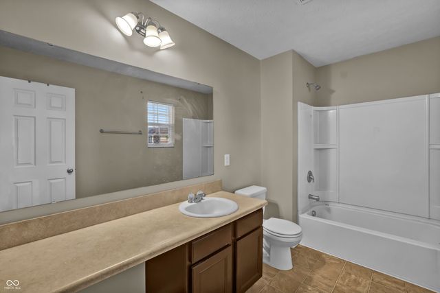 2273 Shadow Bend Drive, Columbus, IN 47201