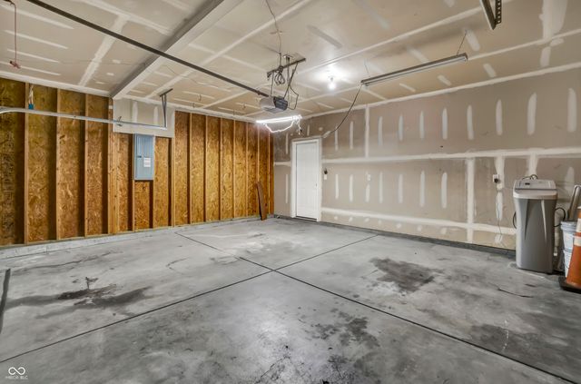 2273 Shadow Bend Drive, Columbus, IN 47201