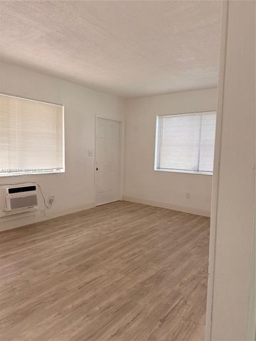 16675 NE 20th Ave 5, North Miami Beach, FL 33162