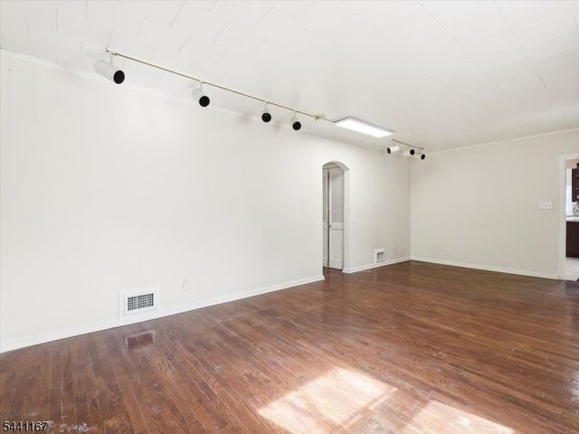 95 Sycamore Ave, Livingston Twp., NJ 07039