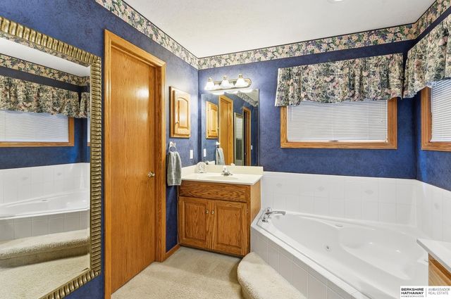 14016 Browne Circle, Omaha, NE 68164