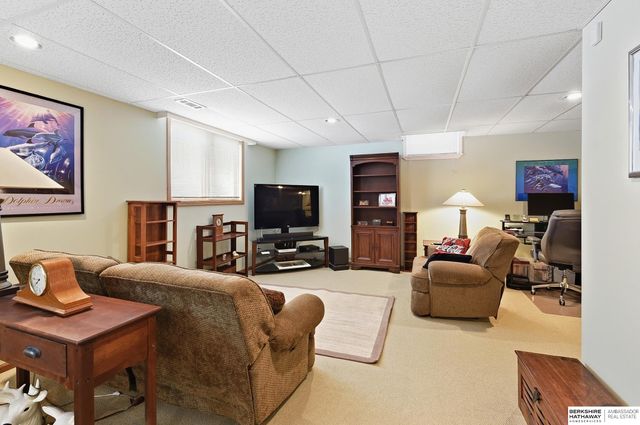 14016 Browne Circle, Omaha, NE 68164