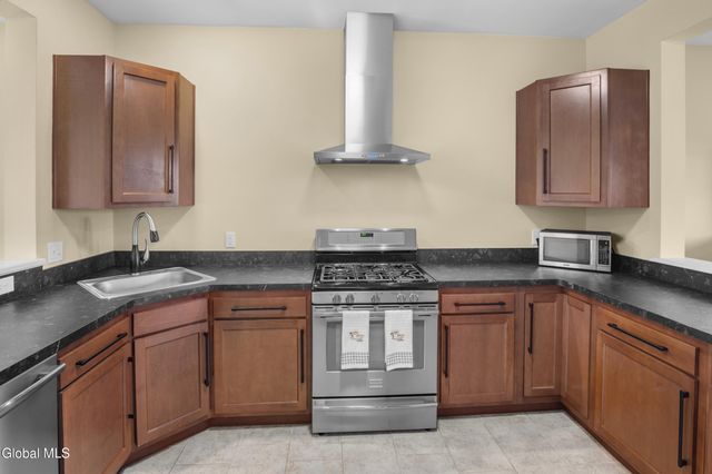 17 Krug Place, Cohoes, NY 12047