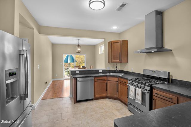 17 Krug Place, Cohoes, NY 12047