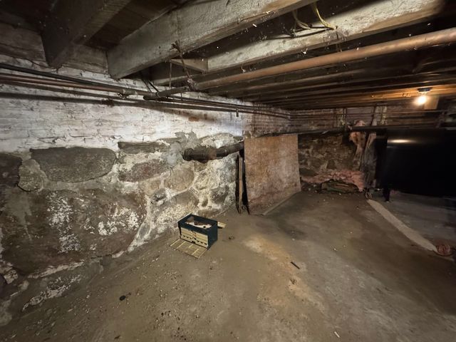 6 Maple Street, Winchester, NH 03470