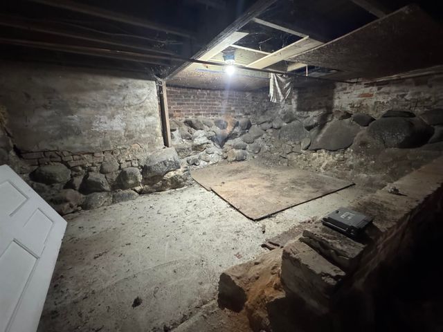 6 Maple Street, Winchester, NH 03470