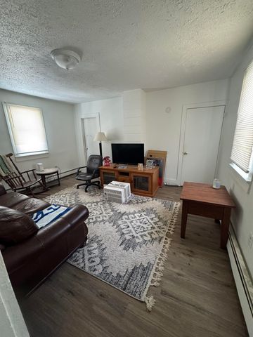 6 Maple Street, Winchester, NH 03470