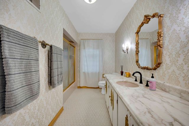 2307 Flossmoor Road, Flossmoor, IL 60422