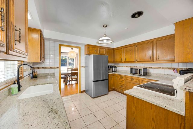 2307 Flossmoor Road, Flossmoor, IL 60422