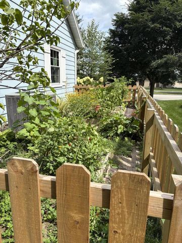 1028 S 7th AVENUE, West Bend, WI 53095