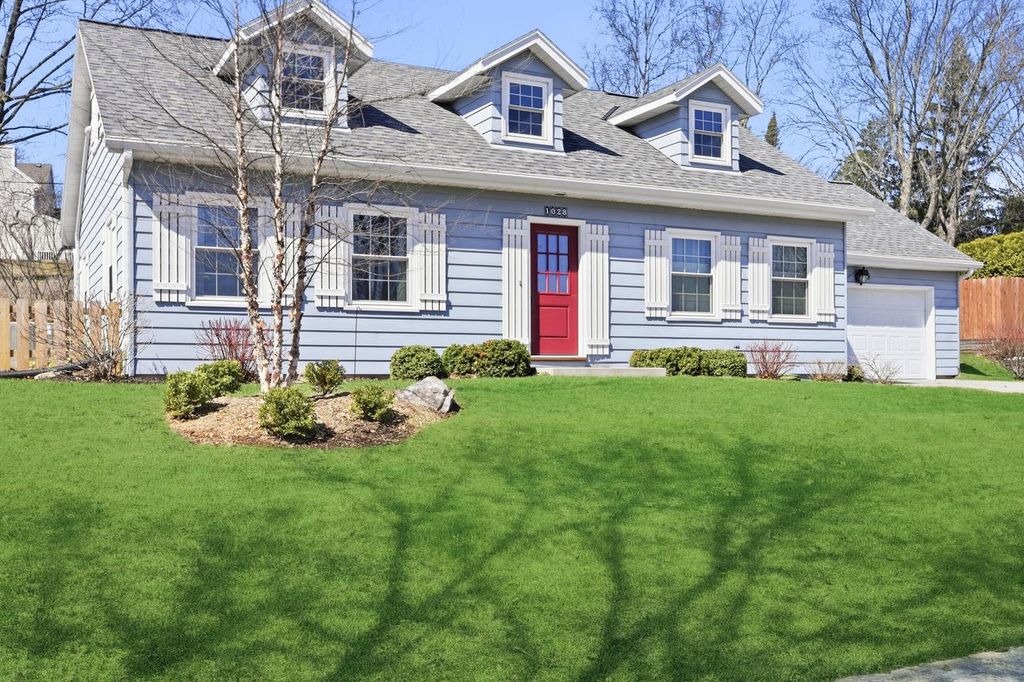 1028 S 7th AVENUE, West Bend, WI 53095