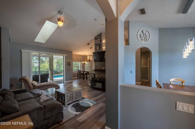 12 WHIRLAWAY Drive, Palm Coast, FL 32164