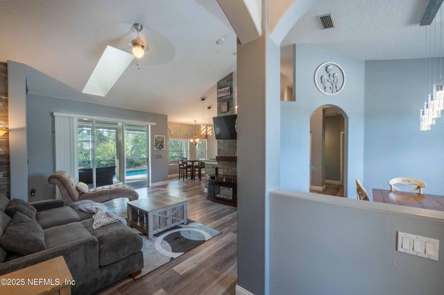 12 WHIRLAWAY Drive, Palm Coast, FL 32164