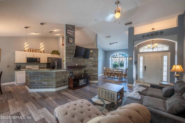 12 WHIRLAWAY Drive, Palm Coast, FL 32164