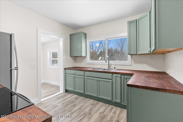 815 W Main Street, Grand Ledge, MI 48837