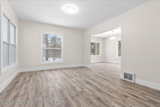 815 W Main Street, Grand Ledge, MI 48837