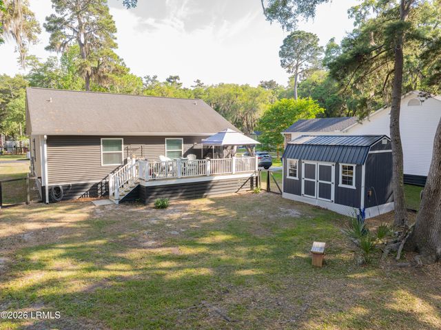 42 Canopy Lane, St. Helena Island, SC 29920