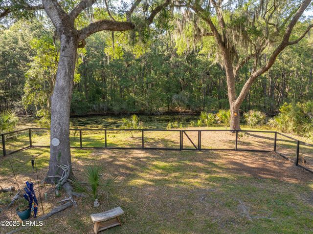 42 Canopy Lane, St. Helena Island, SC 29920