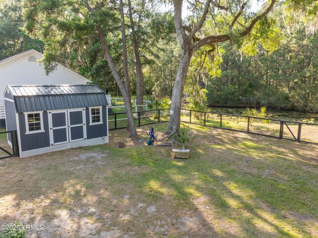 42 Canopy Lane, St. Helena Island, SC 29920