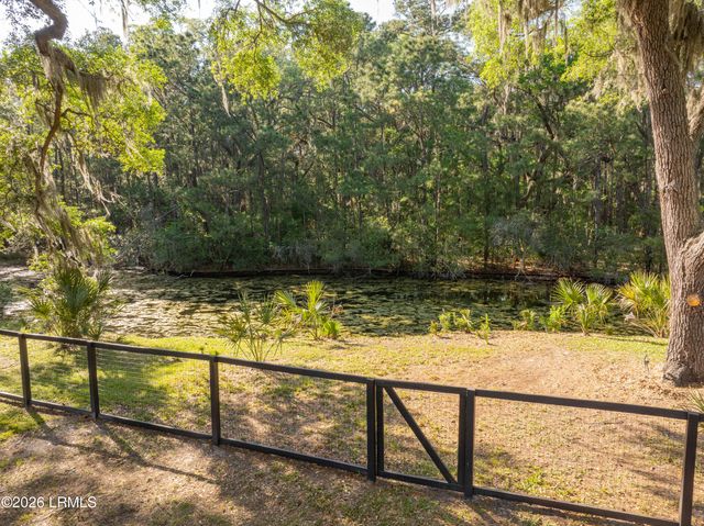 42 Canopy Lane, St. Helena Island, SC 29920