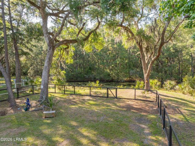 42 Canopy Lane, St. Helena Island, SC 29920