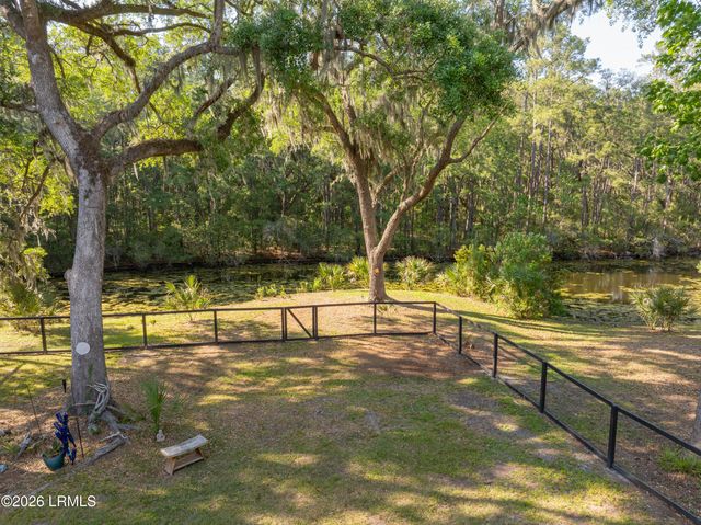 42 Canopy Lane, St. Helena Island, SC 29920