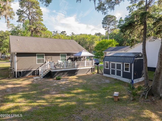 42 Canopy Lane, St. Helena Island, SC 29920